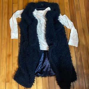 Navy faux fur sleeveless duster with pockets! Size L/Xl